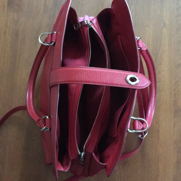 Beautiful Red Coach - Picture 4 of 7